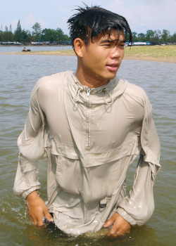 ventile anorak for swimming in a lake